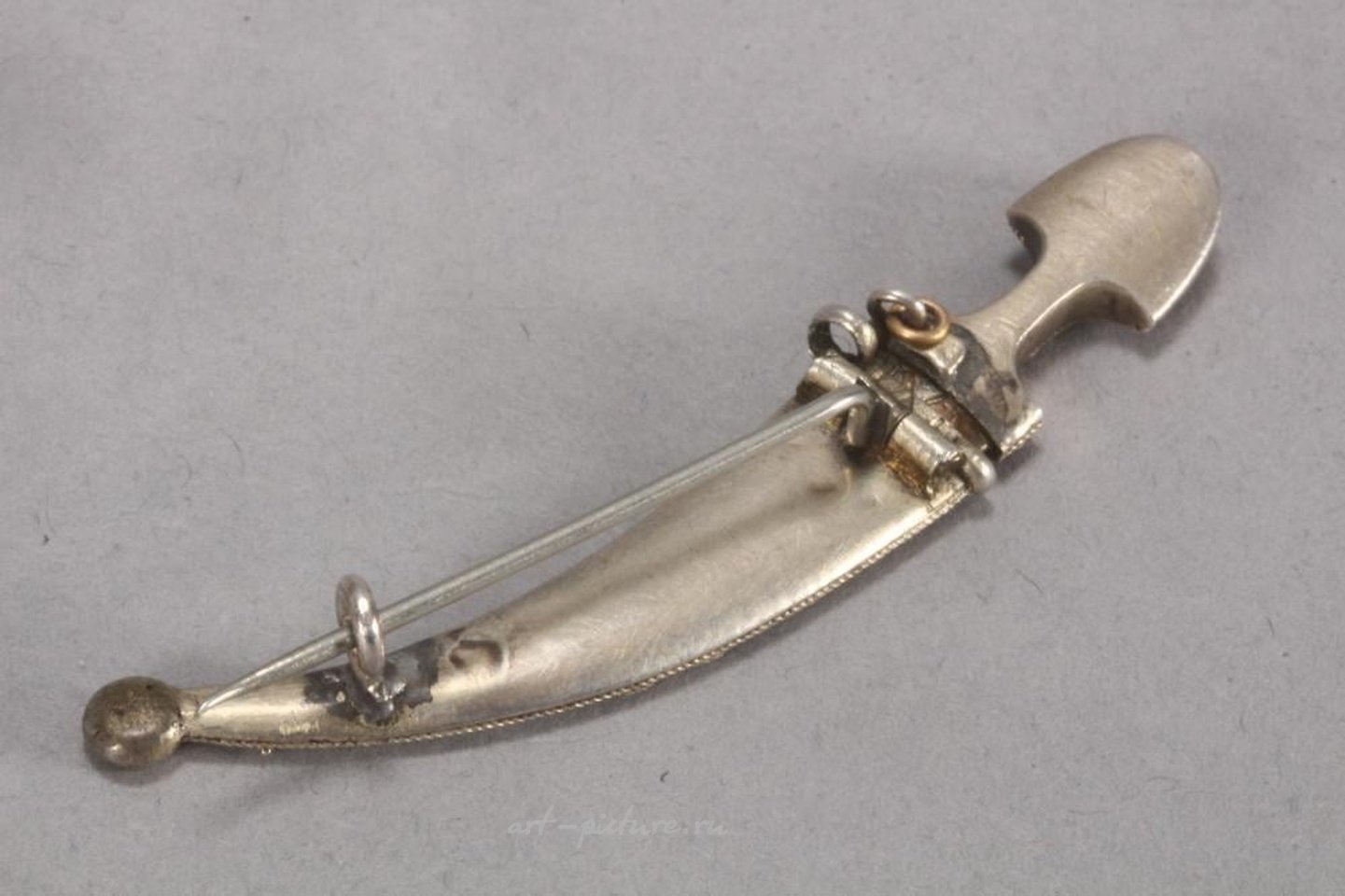 Русское серебро , Брошь-кинжал из русского кавказского серебра с чернью.