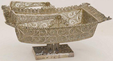 Русское серебро, Серебряная русская конфетница с прозрачным узором. - Россия, Москва, XIX век...