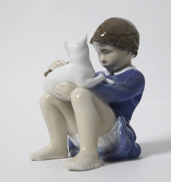 Девочка с кошкой. Дания, г. Копенгаген, Royal Copenhagen