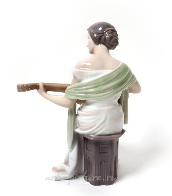 Девушка с гитарой