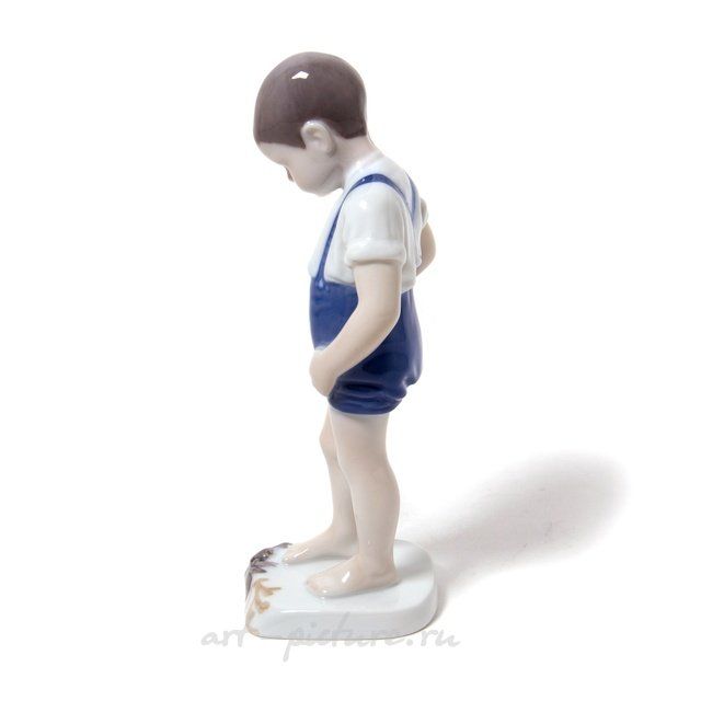 Мальчик с крабом. Дания, г. Копенгаген, Bing & Grondahl