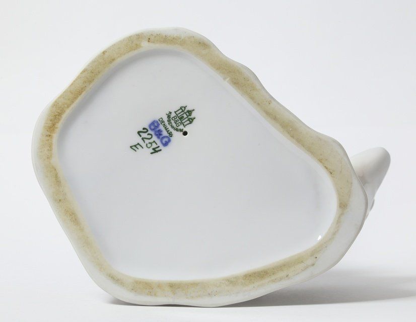 Девушка с гусями. Дания, г. Копенгаген, Bing & Grondahl