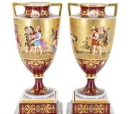 Фарфоровые вазы Royal Vienna с полихромными сценами