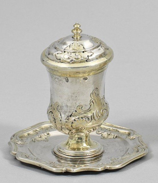 Маленькая немецкая рококо-покрытая серебряная кружка с позолотой