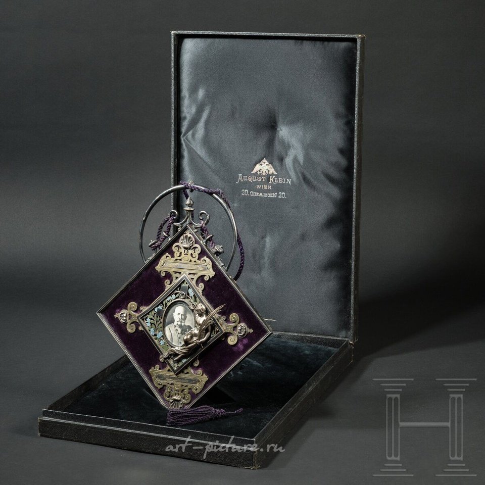 Royal Vienna , Фарфоровая святыня с серебряным покрытием и эмалевыми украшениями