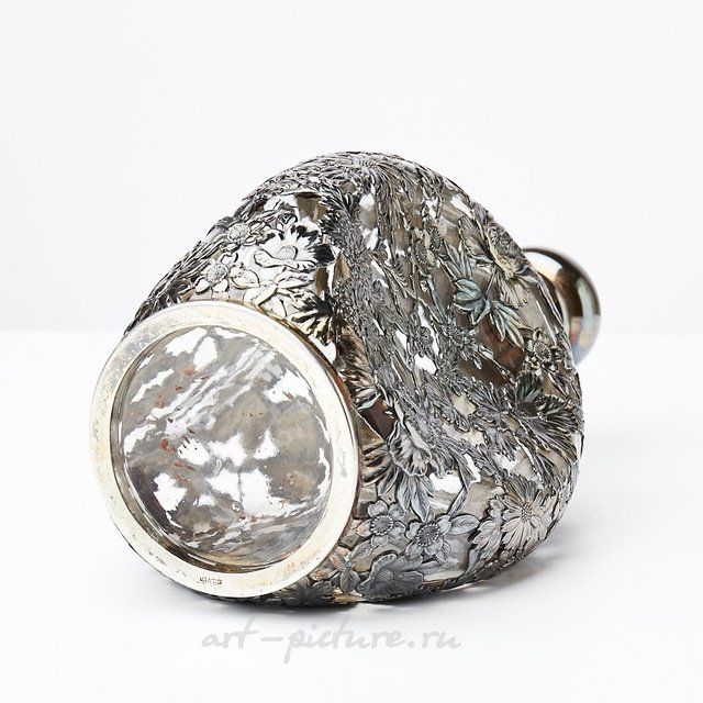 Графин. Стекло, серебро 950 пр. Китай. Максимальная высота 22,3 см, максимальный диаметр горла 3,5 см