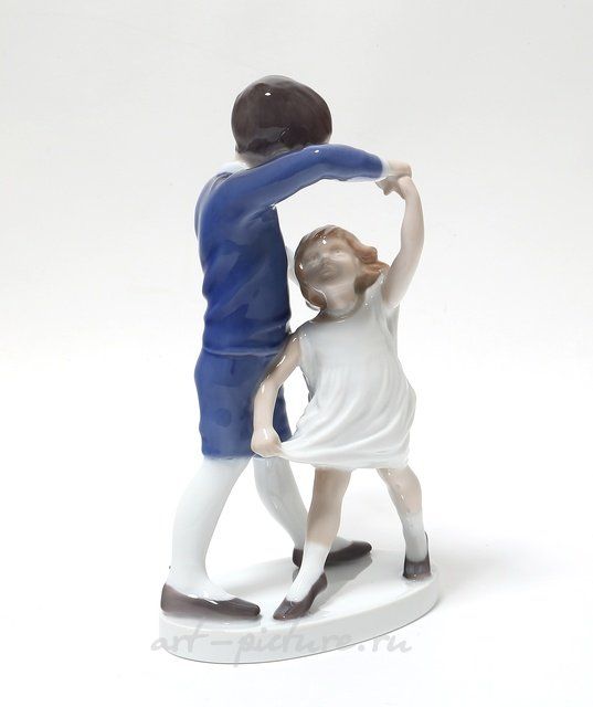 Школьные танцы. Дания, г. Копенгаген, Bing & Grondahl