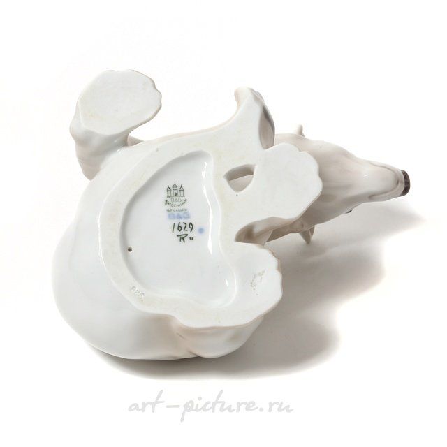 Сидящий полярный белый медведь. Дания, г. Копенгаген, Bing & Grondahl. 1915г.