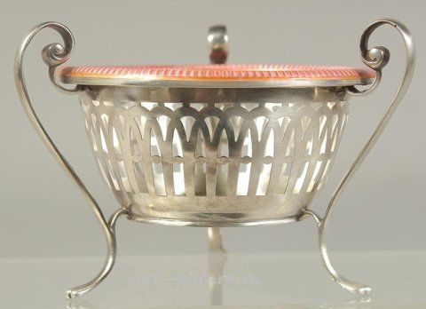 Русское серебро, ЧАША ИЗ РУССКОГО СЕРЕБРА И РОЗОВОЙ ЭМАЛИ