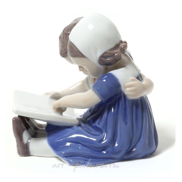 Дети, читающие книгу. Дания, г. Копенгаген, Bing & Grondahl