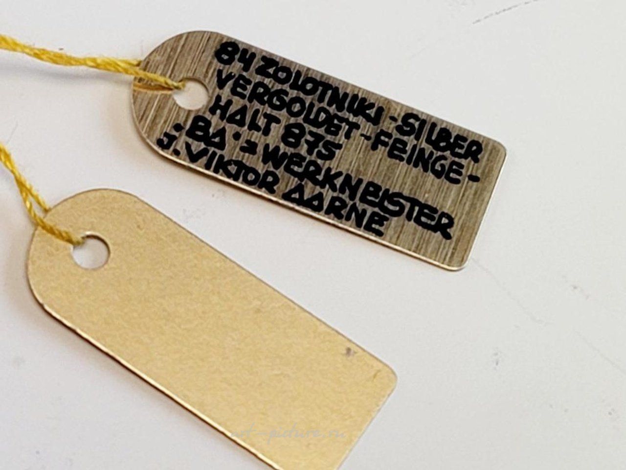 Русское серебро , Серебряная русская лампада с эмалью на карельской березе