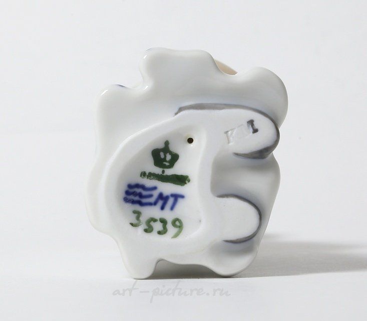 Девочка с куклой. Дания, г. Копенгаген, Royal Copenhagen