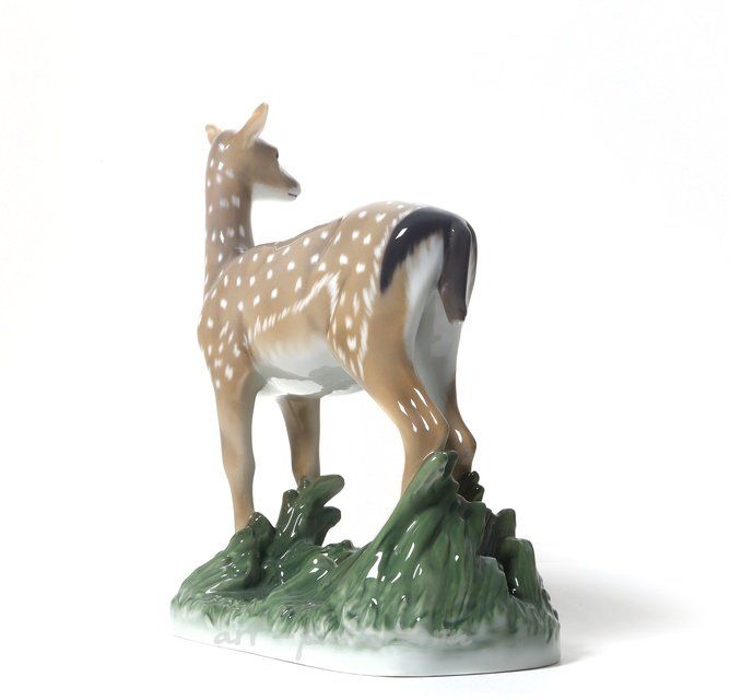 Молодая косуля. Дания, г. Копенгаген, Royal Copenhagen