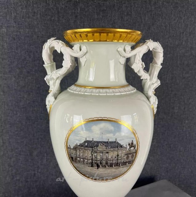 Ваза с росписью Арнольда Крога, дворца Амалиенборг в Копенгагене Royal Copenhagen