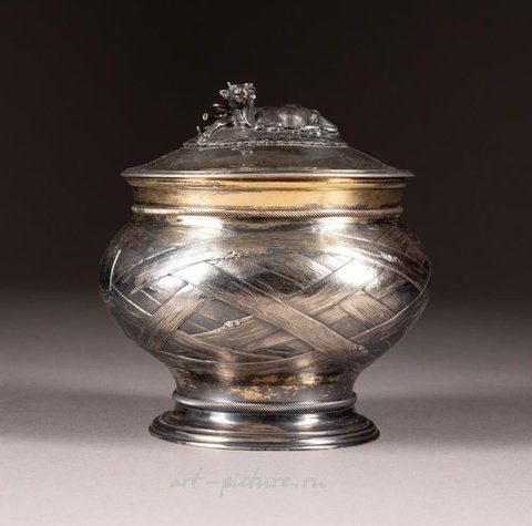 Русское серебро, БОЛЬШАЯ СЕРЕБРЯНО-ПОЗОЛОЧЕННАЯ ШКАТУЛКА "ТРОМПЕЛЬ"