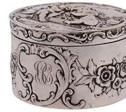 Антикварный серебряный поднос русского производства 19 века с рельефным декором