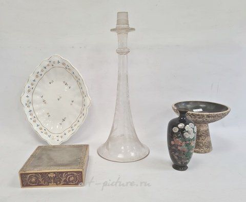 Royal Vienna, Фарфоровая тарелка Дерби с узором васильков