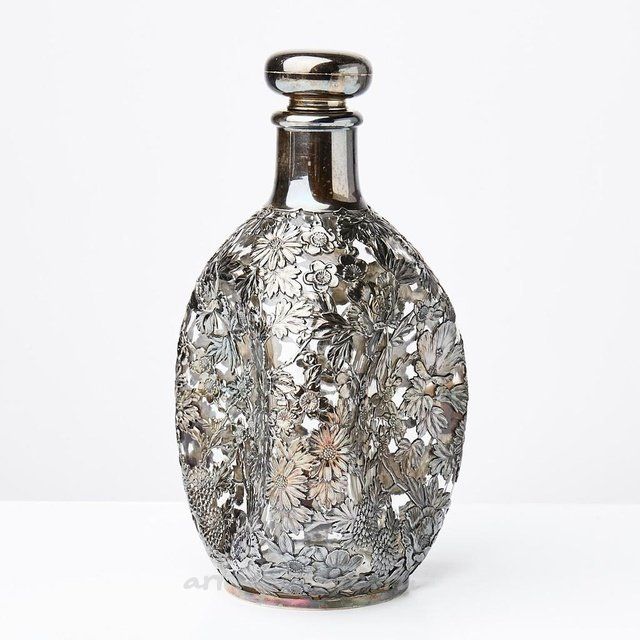 Графин. Стекло, серебро 950 пр. Китай. Максимальная высота 22,3 см, максимальный диаметр горла 3,5 см