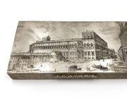 The translation of "Шкaтулка Вuсcеllati" from Russian to English is "Bucellati box."