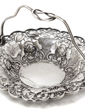 купить Ваза с перекидной ручкой, Китай, 136 гр, 950 пр, высота по край 3 см, диаметр чаши 14 см, высота по поднятую ручку 10 см