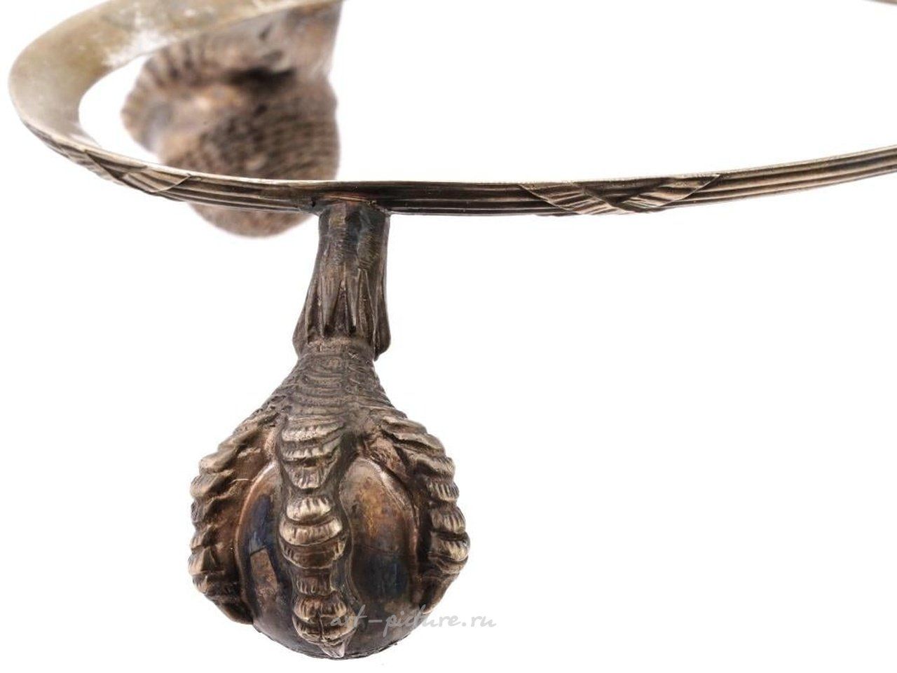 Русское серебро , Большая шкатулка в виде яйца из русского позолоченного серебра с откидной крышкой.