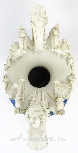 ВАЗА НА ОКТАГОНАЛЬНОМ ЦОКОЛЕ С РУЧКАМИ ИЗ БИСКВИТА. KPM БЕРЛИН. 1875 Г.