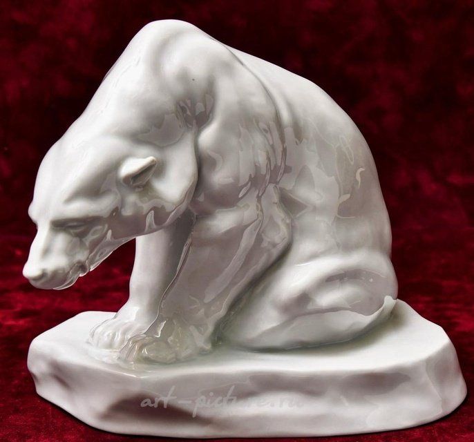 Фарфоровая статуэтка "Белый Мeдвeдь Нa Льдине", фaбрикa НЕREND (ХЕРЕHД)