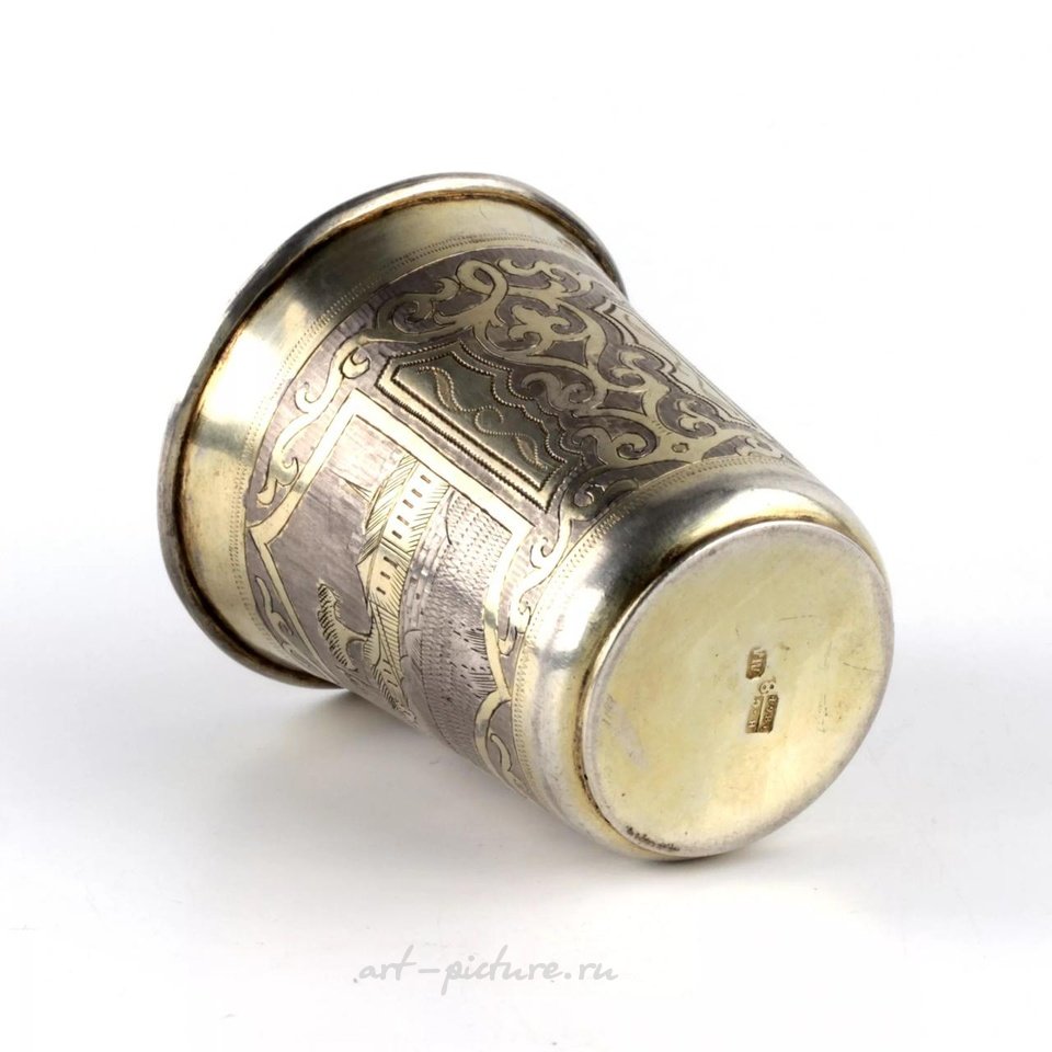 Русское серебро , Серебряная русская водочная чашка с видами города.