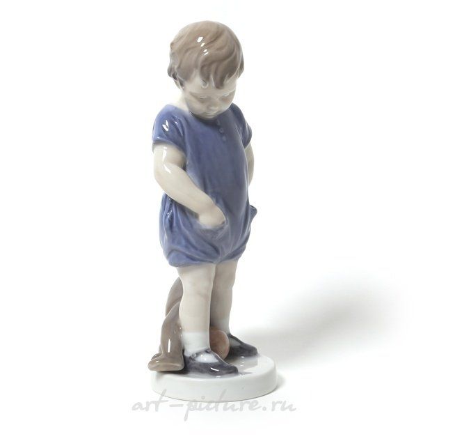 Мальчик с мишкой. Дания, г. Копенгаген, Royal Copenhagen