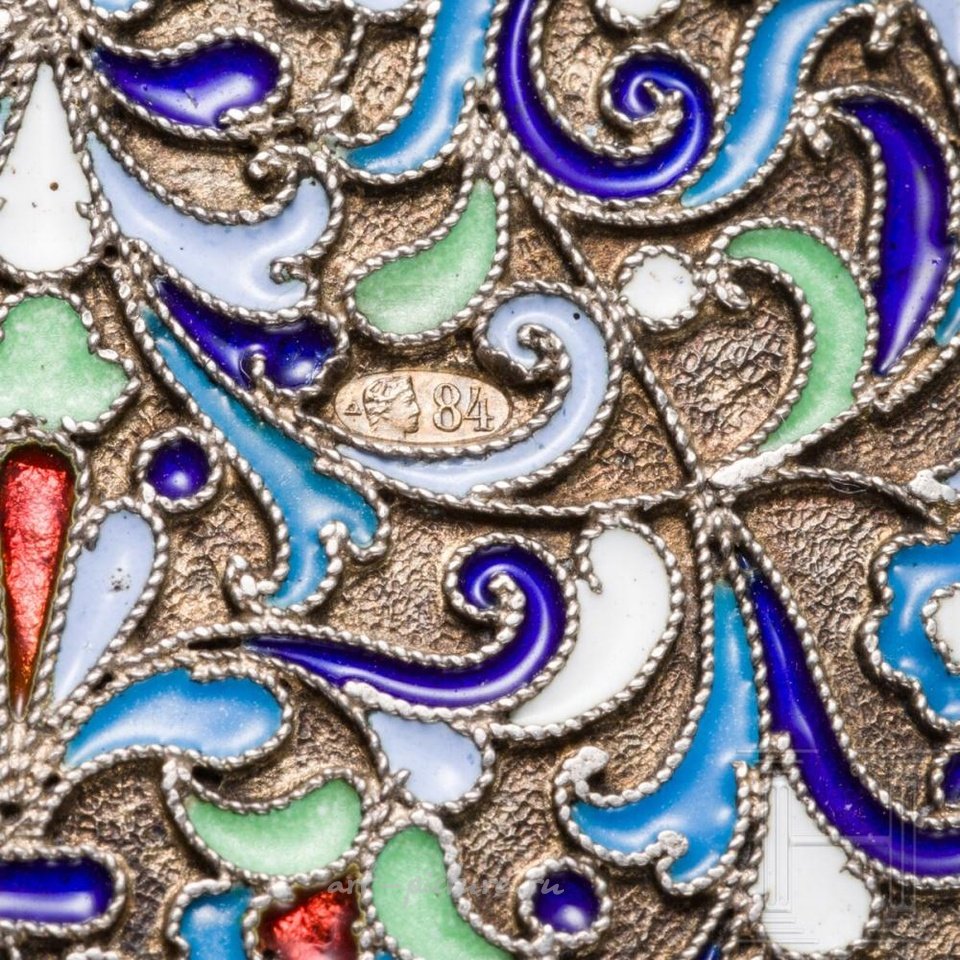 Русское серебро , Русский серебряный позолоченный и эмалированный портсигар