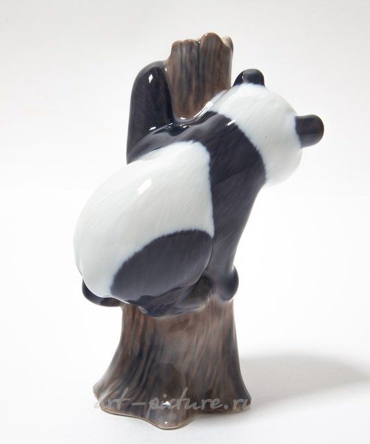 Панда на дереве.Дания, г. Копенгаген, Royal Copenhagen