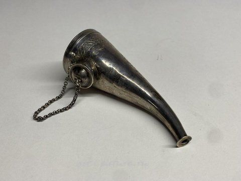 Русское серебро, Русский серебряный рог , "Бог милостив и кормит своих детей"