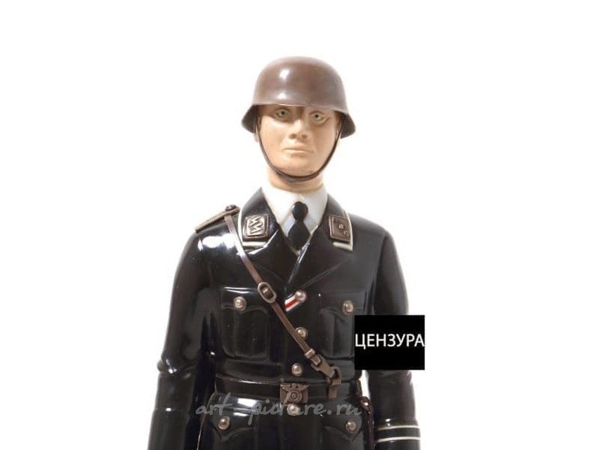 Авторская скульптура из камня "Немецкий офицер времён II Мировой войны". Самоцветы, детали амуниции - серебро.