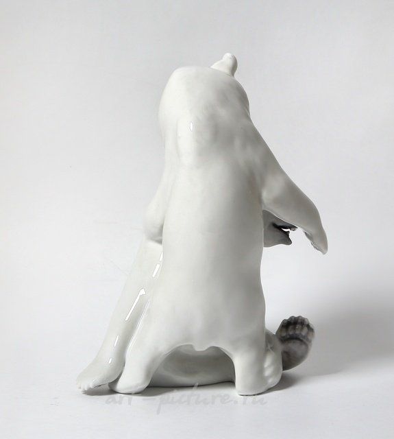 一对玩耍的熊。丹麦，哥本哈根，皇家哥本哈根，1898 - 1923年。