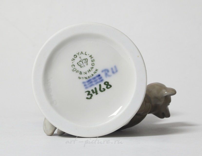 Мальчик с мишкой. Дания, г. Копенгаген, Royal Copenhagen