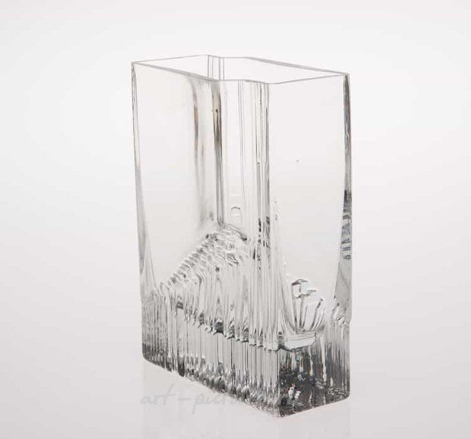 Ваза из художественного стекла, 16 х 6,5 х 22 см. Автор Tapio Wirkkala, (Финляндия)