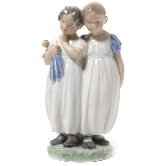 Девочки с куклой. Дания, г. Копенгаген, Royal Copenhagen