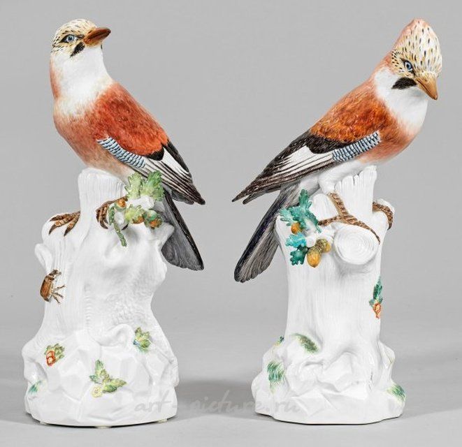 Фарфоровая пара сойки с дубовым стволом и рельефными перьями