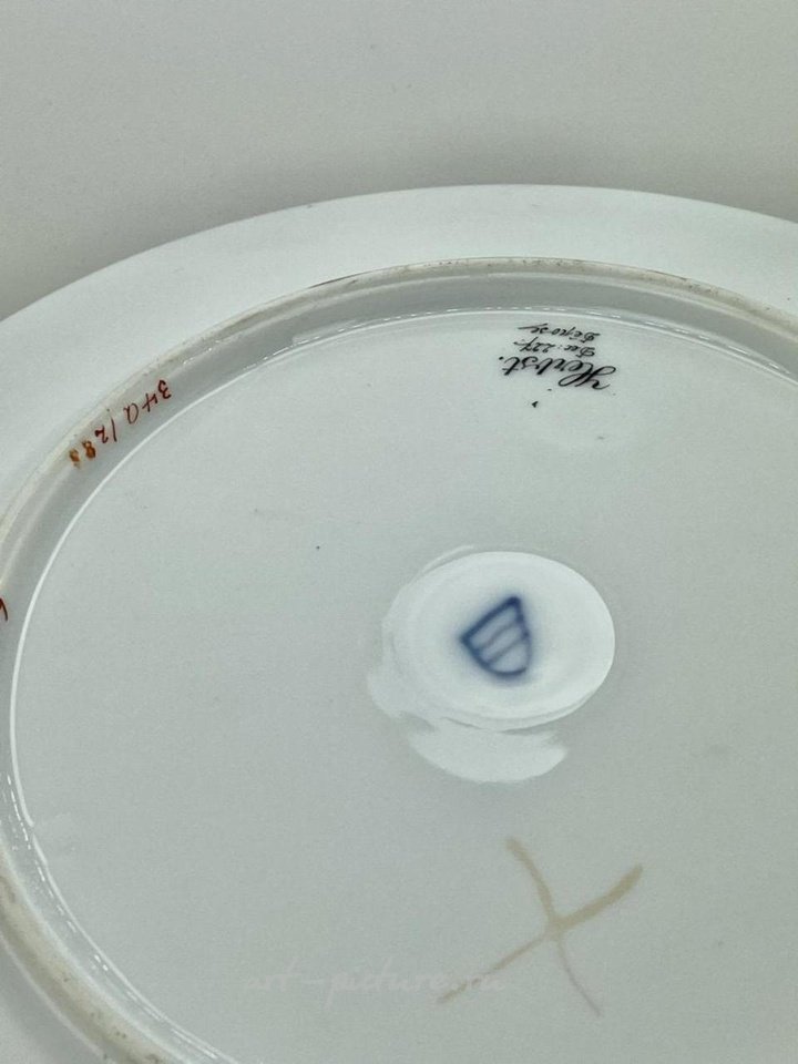 Royal Vienna , Фарфоровая тарелка с портретом в стиле ар-нуво, подписанная Вагнером