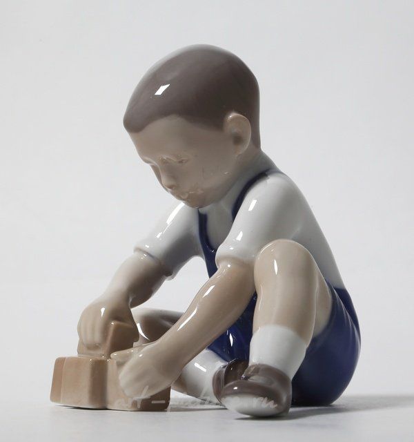 Маленький строитель. Дания, г. Копенгаген, Bing & Grondahl