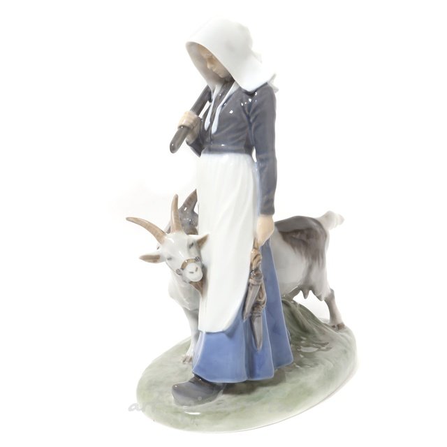 Девушка с козами Royal Copenhagen