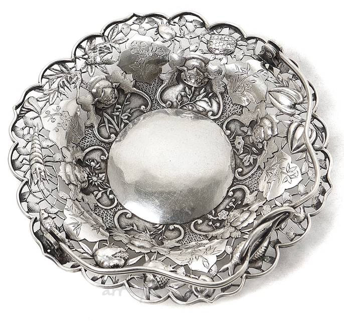 Ваза с перекидной ручкой, Китай, 136 гр, 950 пр, высота по край 3 см, диаметр чаши 14 см, высота по поднятую ручку 10 см