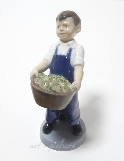 Октябрь - мальчик с яблоками. Дания, г. Копенгаген, Royal Copenhagen