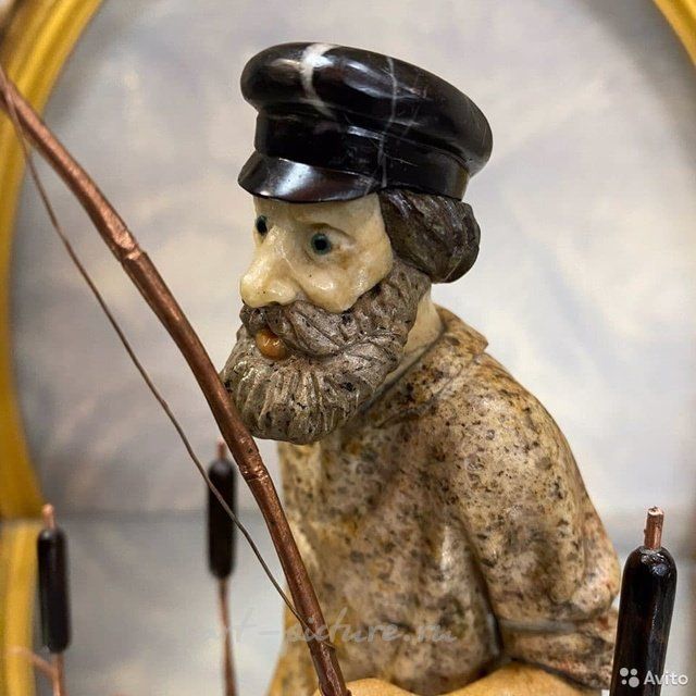 Авторская скульптура из камня Рыбак их цветных полудрагоценных камней