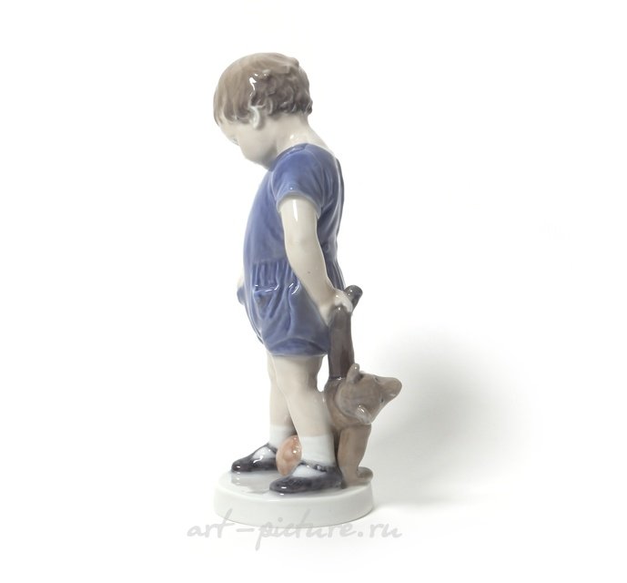 Мальчик с мишкой. Дания, г. Копенгаген, Royal Copenhagen