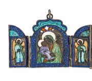 Триптих с иконой в серебряной раме и эмалью изображает...