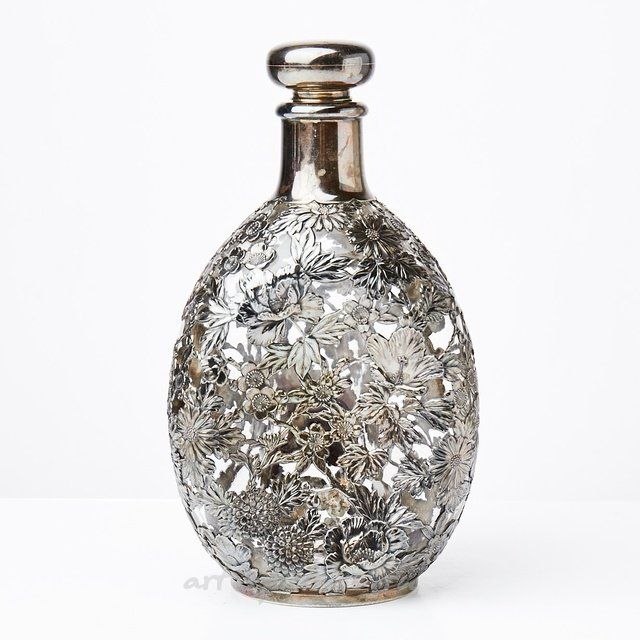 Графин. Стекло, серебро 950 пр. Китай. Максимальная высота 22,3 см, максимальный диаметр горла 3,5 см