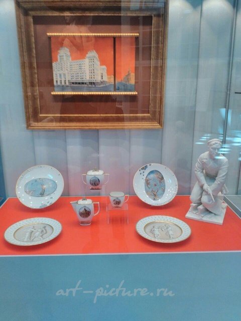 盘子 马赛克  метро "Маяковская" 亚历山大·德涅卡 "男孩和女孩跳入水中" 工坊 伊戈尔·克里门科夫 Klimenkoff