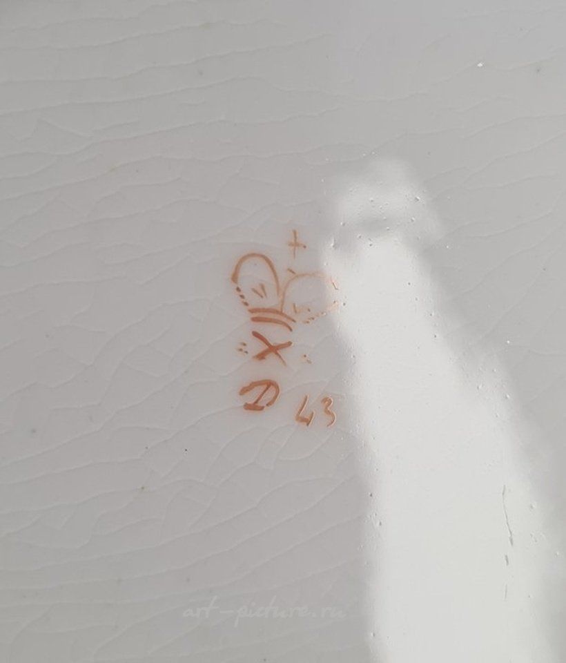 Royal Vienna , Фарфоровая тарелка Дерби с узором васильков