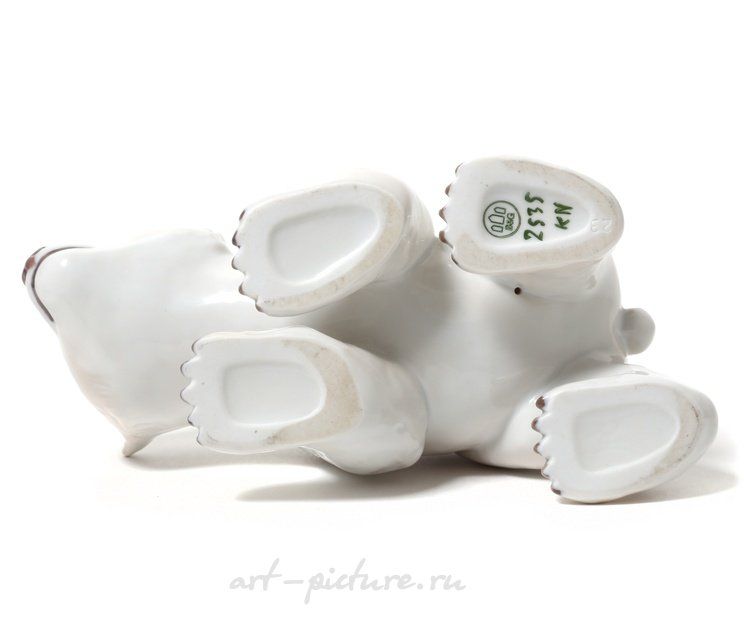 Белый полярный медвежонок. Дания, г. Копенгаген, Bing & Grondahl